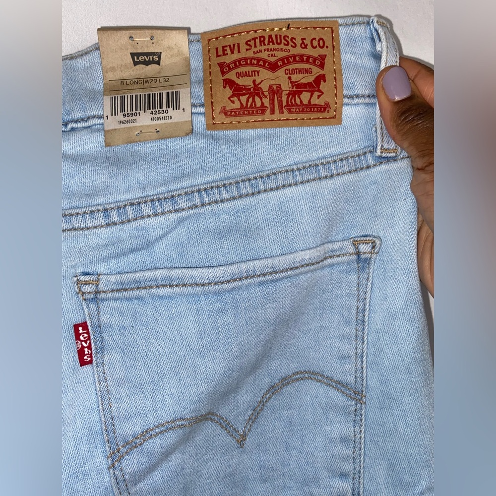 Levi’s Jeans Shaping Skinny Size 8 /29 Long Light Wash Denim NWT - Picture 6 of 10